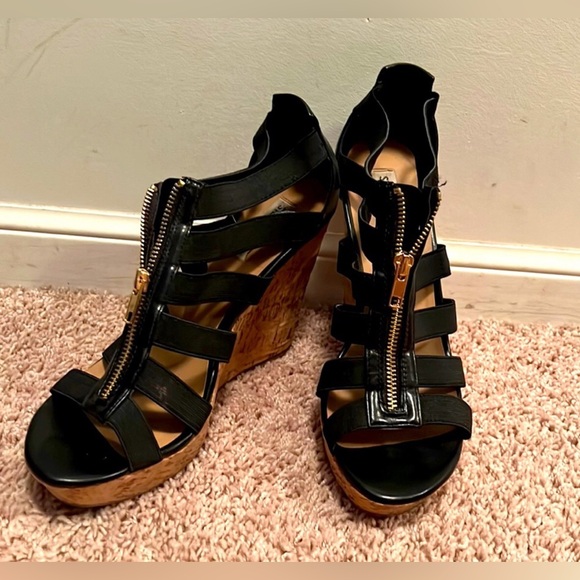💕 STEVE MADDEN 8.5 CORK Wedges gold zipper up the front nice like new open toe - Picture 2 of 5